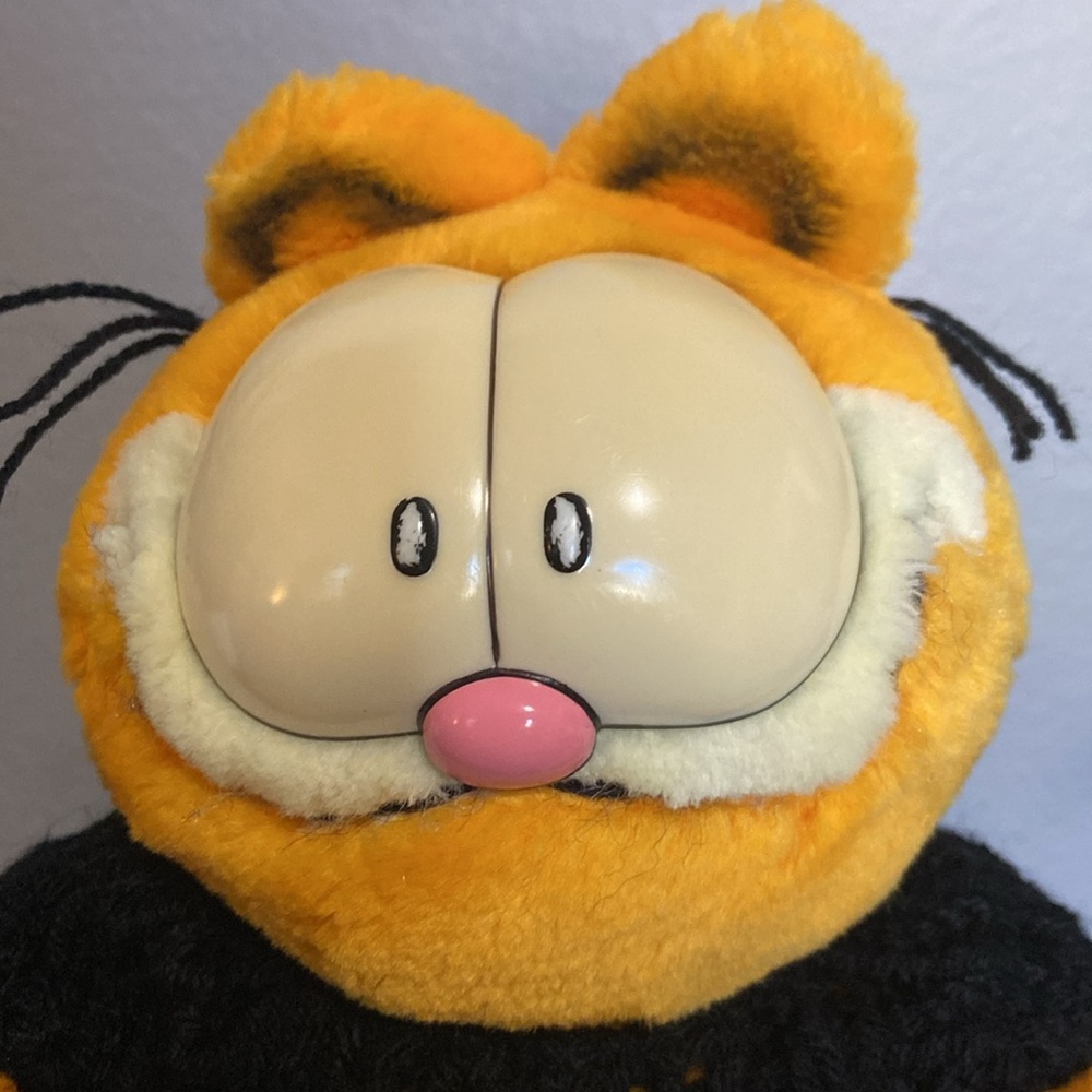 Vintage Garfield Happy Birthday Plush Toy - Orange and Black - Picture 3 of 16
